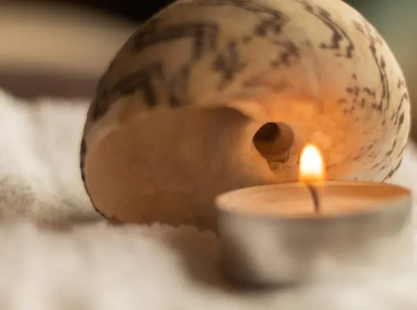 Iluminación Velas Una Concha Mar Spa Para Terapia Curativa Relajante — Foto de Stock