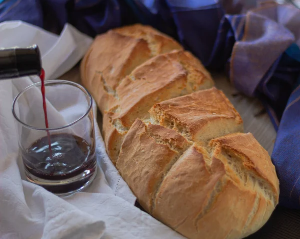 Frissen Sült Pirított Házi Kenyér Egészséges Mediterrán Ételekhez Vörös Rioja — Stock Fotó