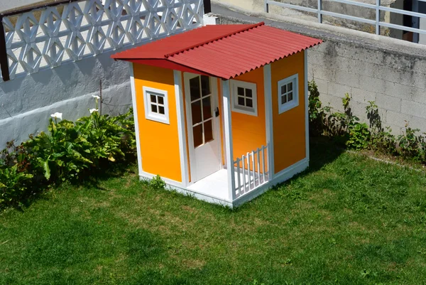 Rahat sarı küçük ev Bahçe 