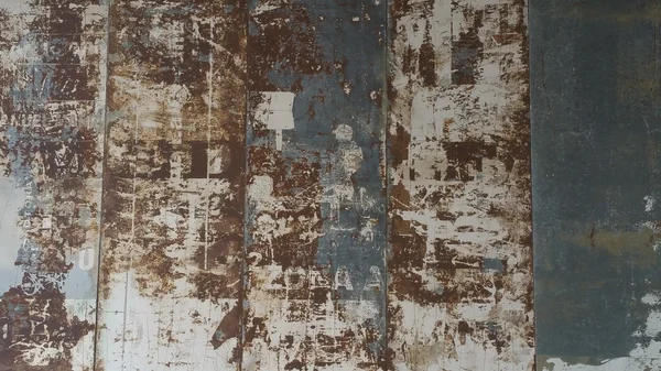 Grunge etkisi ile eski metalik tabela