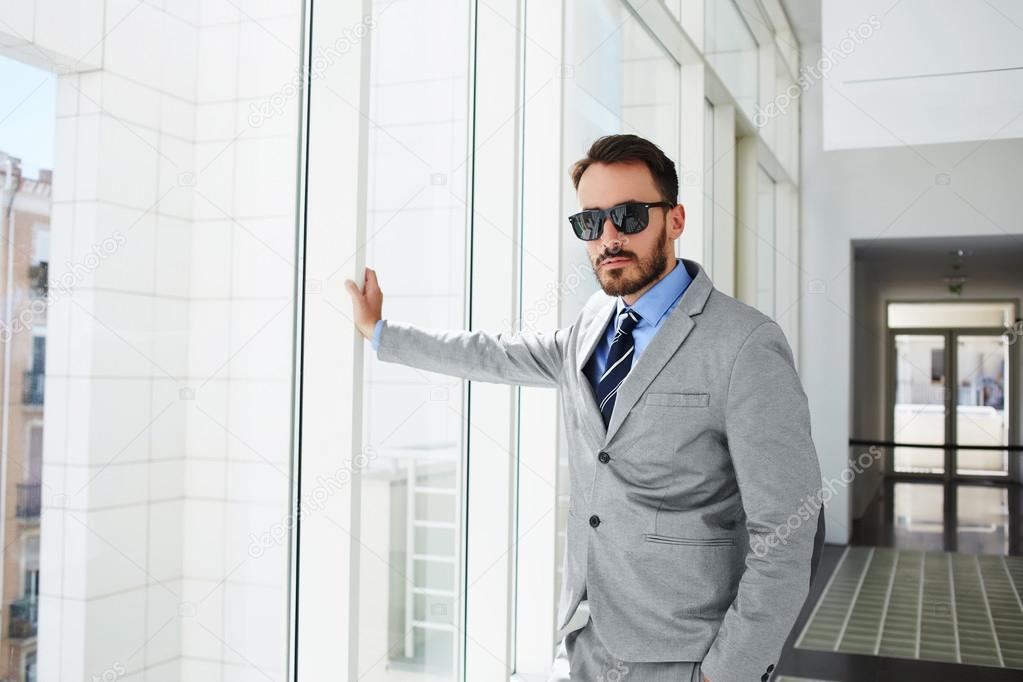 trabajo de compania para hombres