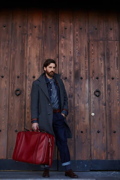 Hombre vestido con ropa de primavera de moda — Foto de Stock