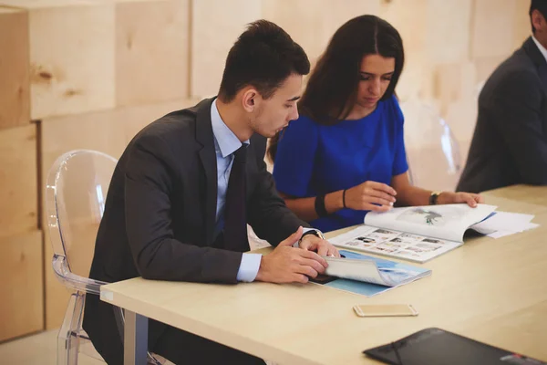 Dos profesionales exitosos — Foto de Stock