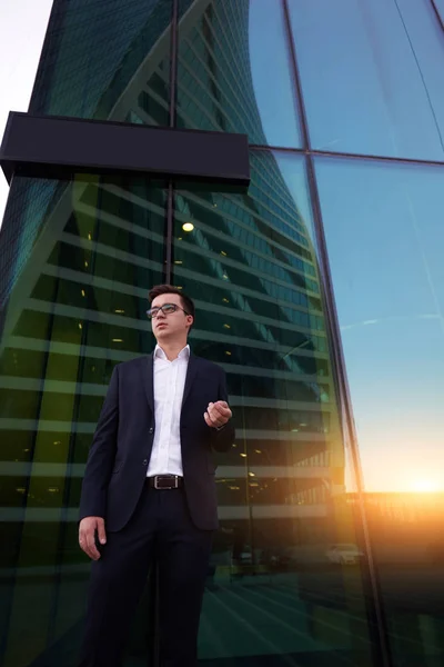 Successful man entrepreneur dressed in suit — Stock Photo, Image