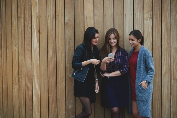 Tre donne carine — Foto Stock