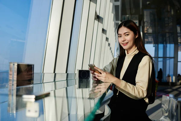 Japanse vrouw succesvolle freelancer — Stockfoto