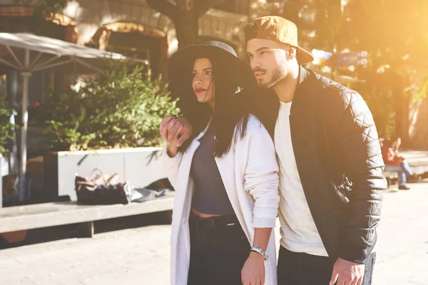 Young couple of travelers — Stock Photo, Image