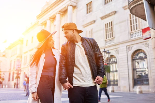 Pareja joven de viajeros —  Fotos de Stock