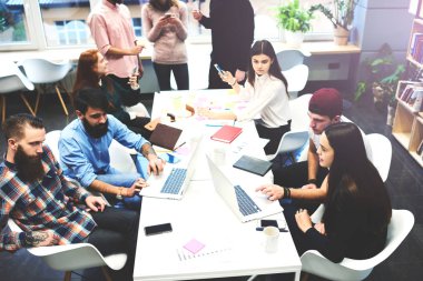 Office, üretken takım toplantıda