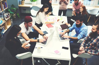 Office, üretken takım toplantıda