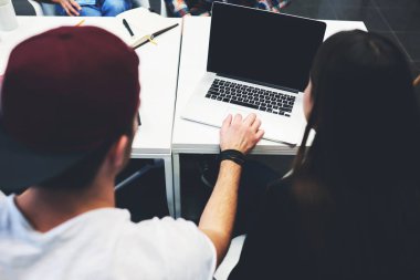 Bu grup çalışmakta olan profesyonellerin katılması