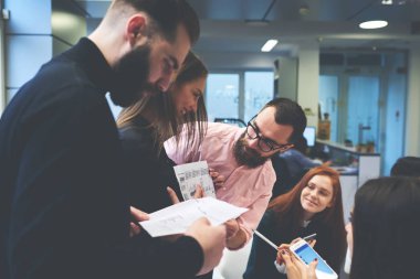 Bu grup çalışmakta olan profesyonellerin katılması
