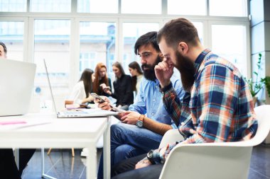 Meslektaşları Webinar pazarlama yoluyla öğrenme 