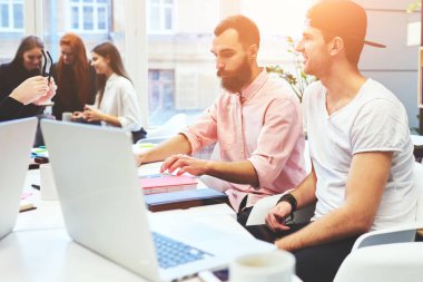 Meslektaşları Webinar pazarlama yoluyla öğrenme 