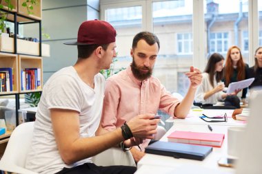 Yer coworking yılında iş arkadaşları