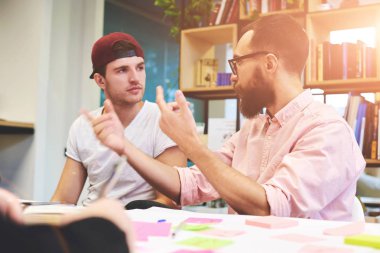 Erkek hipster tasarımcıları 