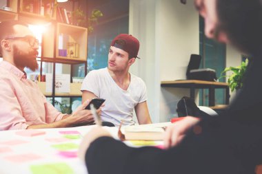 Erkek hipster tasarımcıları 