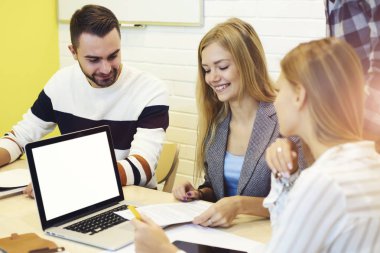 beyin fırtınası iş arkadaşları