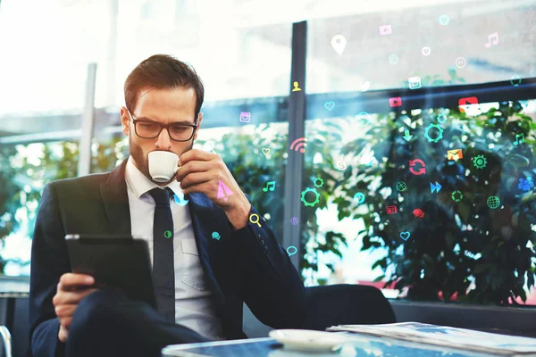 Retrato de guapo exitoso hombre de negocios — Foto de Stock