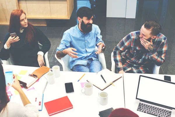 Gruppo di professionisti IT che lavorano — Foto Stock