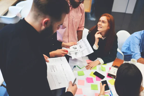 Gruppe davon Fachleute, die arbeiten — Stockfoto