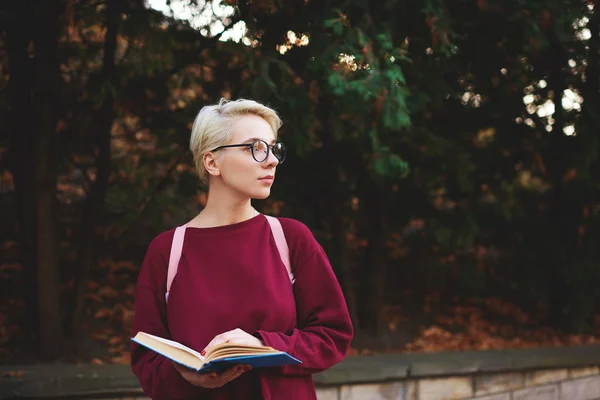 Portret van mooie student — Stockfoto