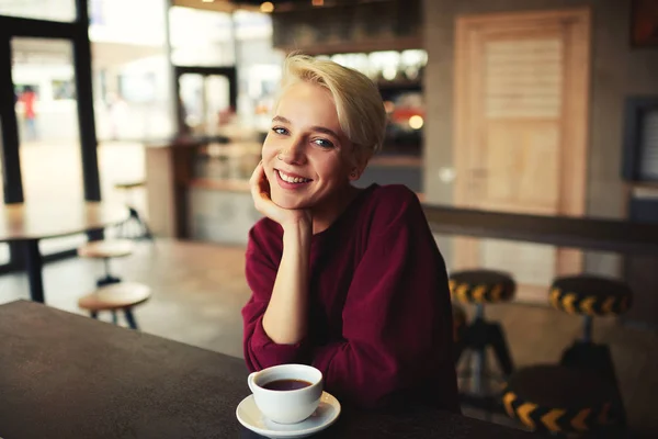 International student waiting for lesson beginning in university canteen — Stock Photo, Image