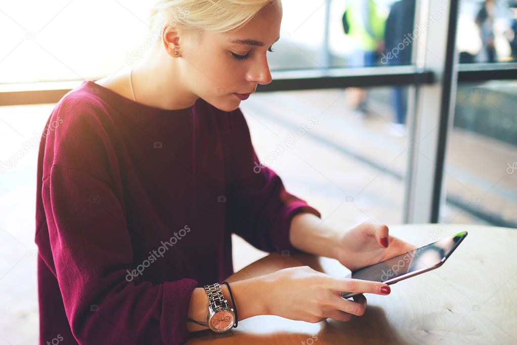 International student reading online book from web source 