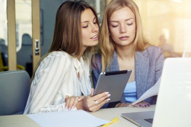 İki genç güzel serbest