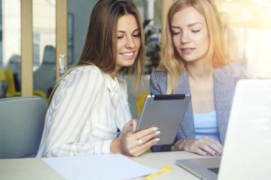 İki genç güzel serbest