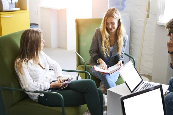 Team av kreativa grafiska formgivare — Stockfoto