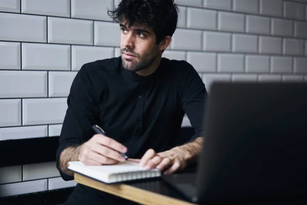 Male using modern laptop computer — Stock Photo, Image