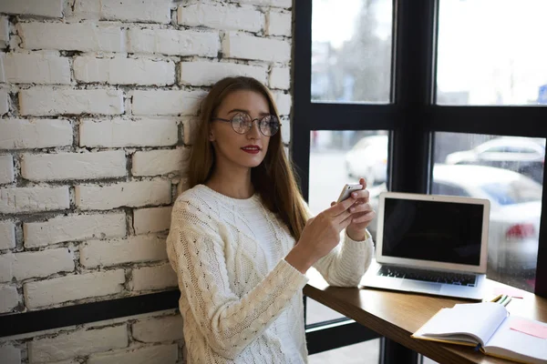 Portret van een mooie vrouw — Stockfoto