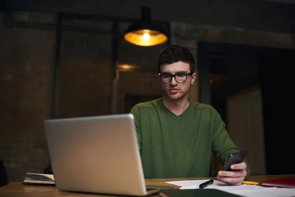 Geschoolde vertrouwen man It-professional — Stockfoto