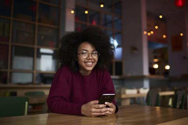 Hipster girl chatting in social networks — Stock Photo, Image