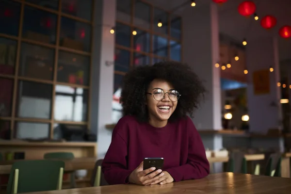 Hipster girl chatting in social networks — Stock Photo, Image