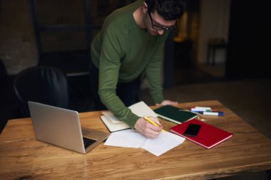 Konsantre erkek Düzenleyicisi