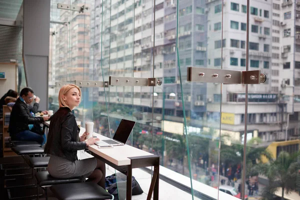 Attractive young female journalist — Stock Photo, Image