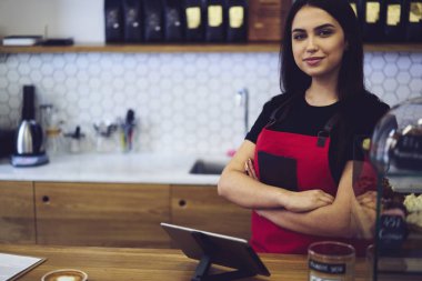 Kadın barista için emir bekliyoruz