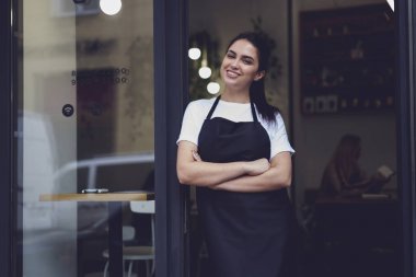 Restoran ayakta yakınındaki Kafe sahibi 