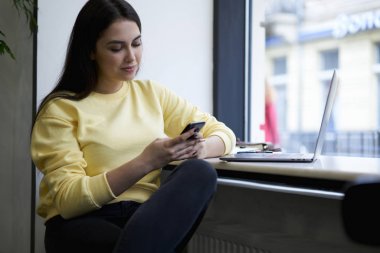 Farklı bloglar Internet kullanıcı okuma 