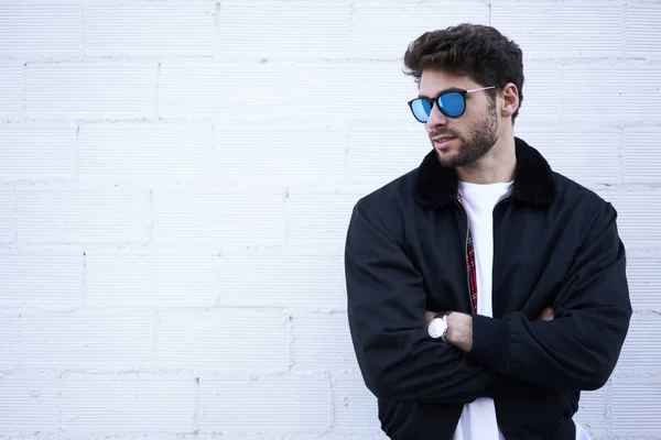 Bearded male model in sunglasses — Stock Photo, Image