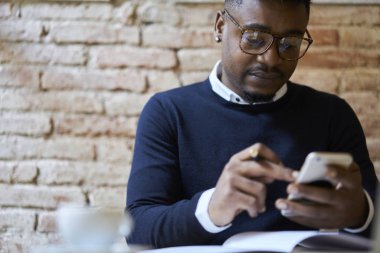 İşadamı bankacılık belgelerine yapma 