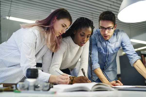 Designers collaborating drawing outlay — Stock Photo, Image