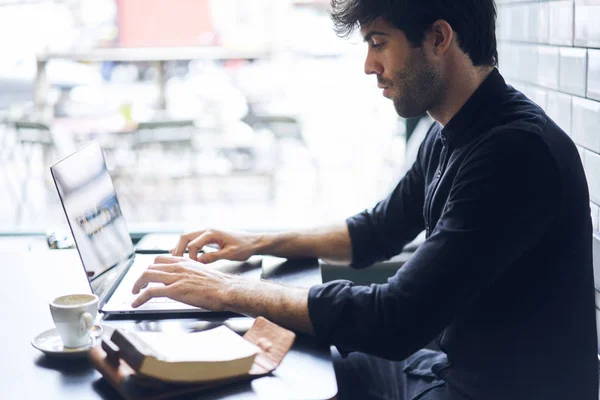 Young IT developer — Stock Photo, Image