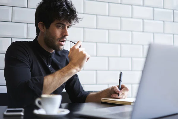 Joven hombre de negocios — Foto de Stock