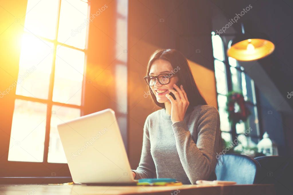 Female journalist working in cafe 