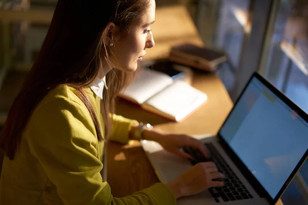 Attractive female shopping online making money transfer via banking service — Stock Photo, Image