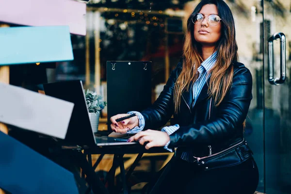 Stylish Young Woman Freelancer Optical Eyeglasses Trendy Leather Jacket Working — Stock Photo, Image