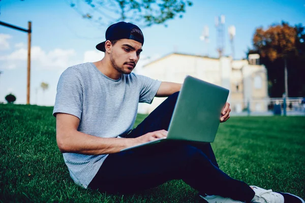 Concentrated Young Student Searching Information Laptop Computer Resting Green Grass — Stock Photo, Image